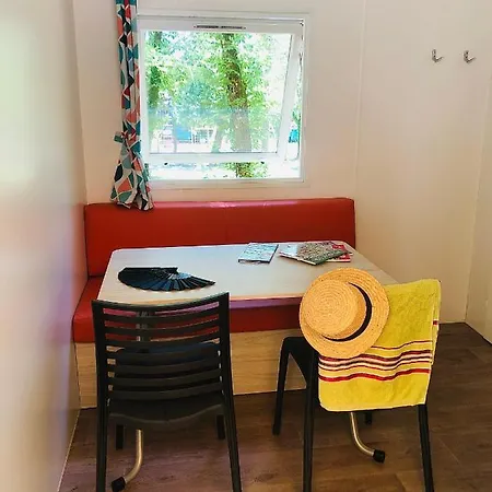 De Maillac Kamp alanı Sainte-Nathalène