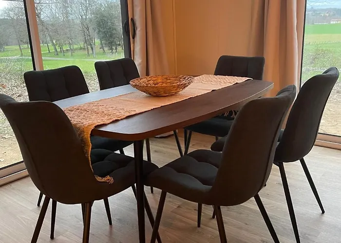 De Maillac * Sainte-Nathalène